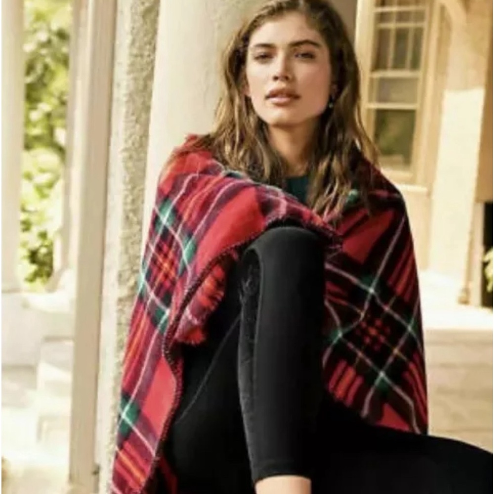Victoria secret fleece plaid blanket. NWT